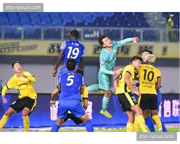 重庆门将多次关键扑救助球队拿分 升班马门线表现稳健